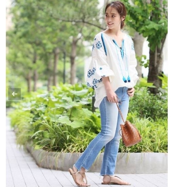 DEUXIEME CLASSE(ドゥーズィエムクラス)の【専用】MOTHER LIGHT BLUE DENIM INSIDER CROP レディースのパンツ(デニム/ジーンズ)の商品写真