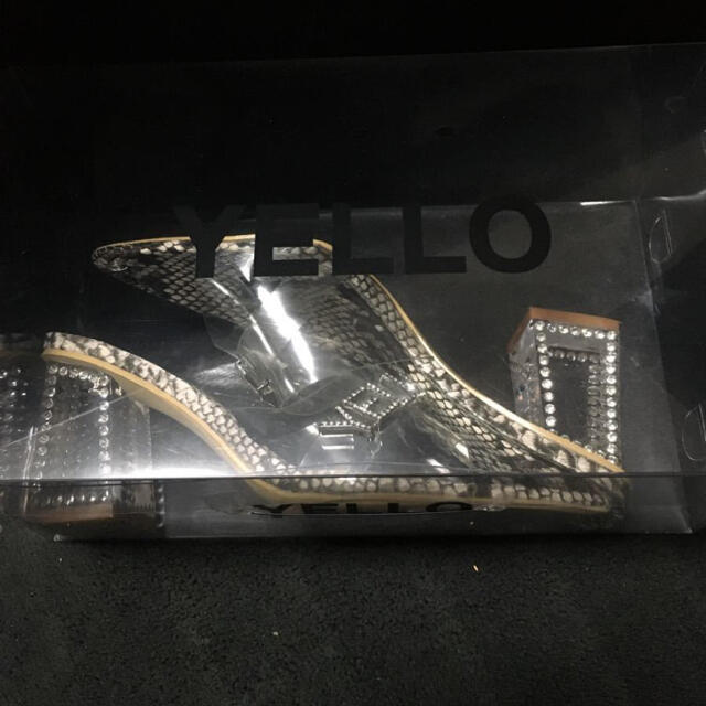 Yellow boots(イエローブーツ)の【お値下げ】yello パイソンサンダル ロゴ レディースの靴/シューズ(サンダル)の商品写真