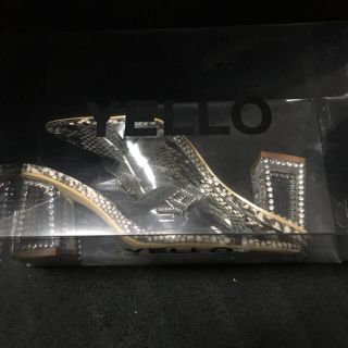 イエローブーツ(Yellow boots)の【お値下げ】yello パイソンサンダル ロゴ(サンダル)