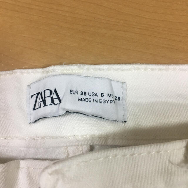 ZARA(ザラ)のZARA ホワイトジーンズ レディースのパンツ(デニム/ジーンズ)の商品写真