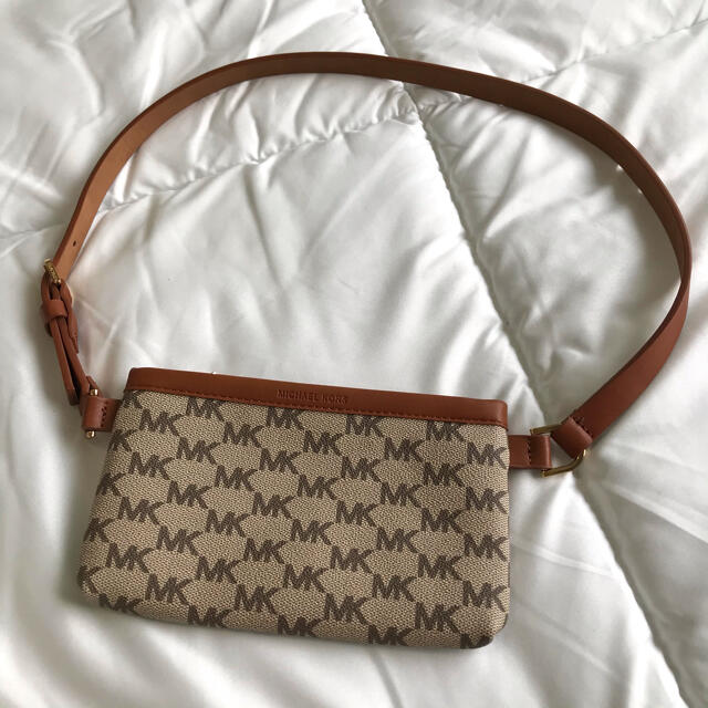 Michael Kors(マイケルコース)の美品 Michael Kors ウエストポーチ ボディーバッグ レディースのバッグ(ボディバッグ/ウエストポーチ)の商品写真