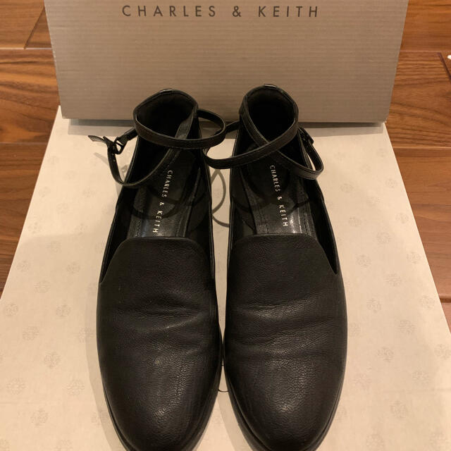 Charles and Keith(チャールズアンドキース)のCHARLES &KEITH アンクルストラップ　ラウンドトゥ レディースの靴/シューズ(サンダル)の商品写真