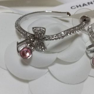 Christian Dior クリスチャンディオール トリプルフェイクパール ゴールド ホワイト メタル フープピアス 耳飾り レディース 401119