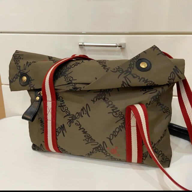 Vivienne Westwood(ヴィヴィアンウエストウッド)の新品ヴィヴィアンウエストウッドトートバッグ　変形デザイン展示品 レディースのバッグ(トートバッグ)の商品写真