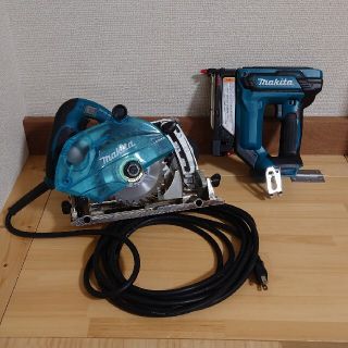 マキタ(Makita)の【さっちゃん様専用】新品ピンタッカー、中古溝切りセット品(工具/メンテナンス)