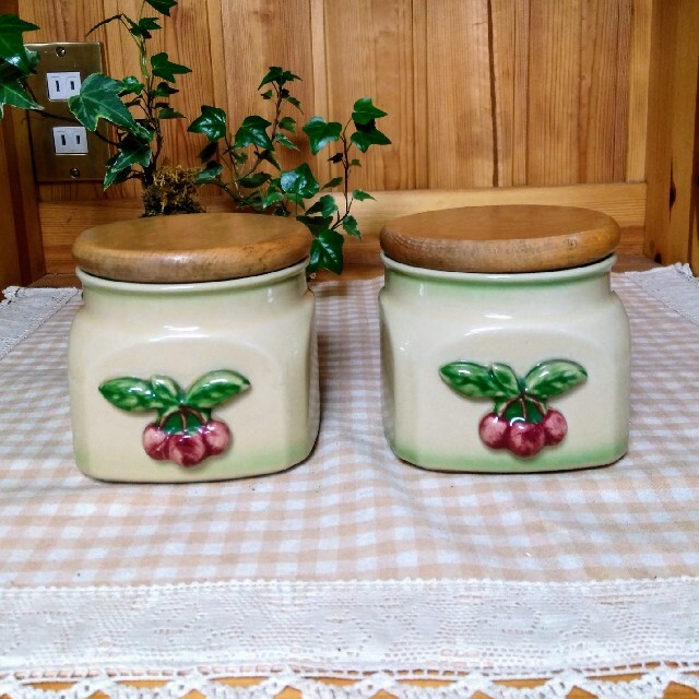 マニーチェリー陶器木蓋キャニスター2個組の通販 by すみれ's マニーチェリー陶器木蓋キャニスター2個組の通販 by すみれ's