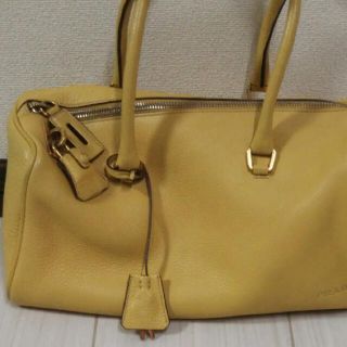 プラダ(PRADA)のプラダ　黄色　バッグ(トートバッグ)