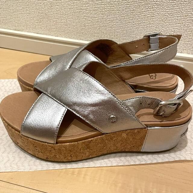 UGGサンダル　SHOSHANA METALLIC  シルバー　22cm