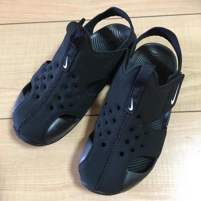 NIKE(ナイキ)の新品☆NIKEナイキ　キッズサンダル18㎝　サンレイプロテクト　ブラック キッズ/ベビー/マタニティのキッズ靴/シューズ(15cm~)(サンダル)の商品写真