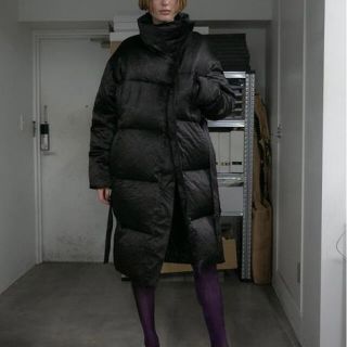 マメ(mame)のperverze wrap down coat black(ダウンジャケット)