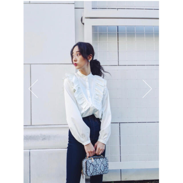 moussy(マウジー)のMOUSSY  SHOULDER RUFFLE ブラウス レディースのトップス(シャツ/ブラウス(長袖/七分))の商品写真