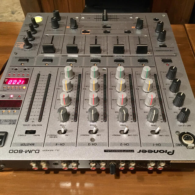 Pioneer(パイオニア)のPioneer DJM600 4ch DJミキサー 楽器のDJ機器(DJミキサー)の商品写真