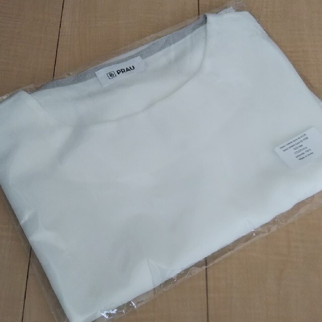 新品未使用 トップス 白 ホワイト レディースのトップス(シャツ/ブラウス(長袖/七分))の商品写真