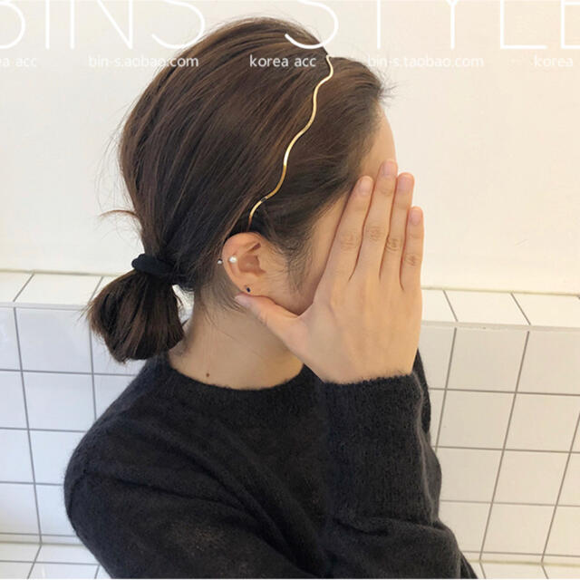 カチューシャ　シンプル　ヘアバンド　ゴールド レディースのヘアアクセサリー(カチューシャ)の商品写真