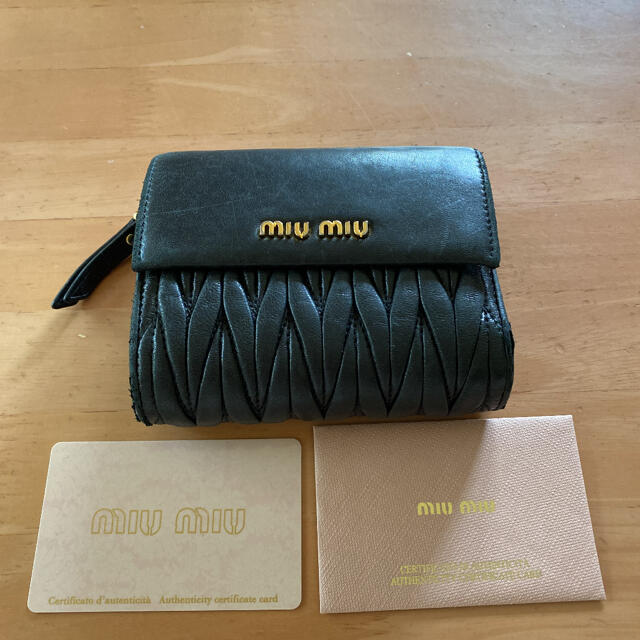 miumiu(ミュウミュウ)のmiumiu♡二つ折財布 レディースのファッション小物(財布)の商品写真