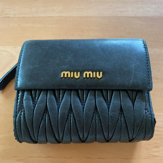 miumiu(ミュウミュウ)のmiumiu♡二つ折財布 レディースのファッション小物(財布)の商品写真