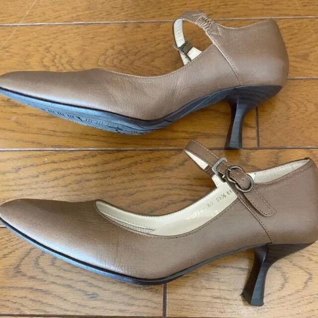 GIRO(ジロ)のアシックス　GIRO パンプス　ブラウン　23.5cm EE レディースの靴/シューズ(ハイヒール/パンプス)の商品写真