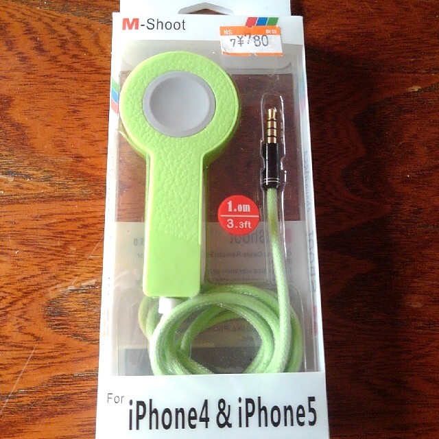 iPhone 4と iPhone 5に使えるリモートシャッター スマホ/家電/カメラのスマホアクセサリー(iPhoneケース)の商品写真