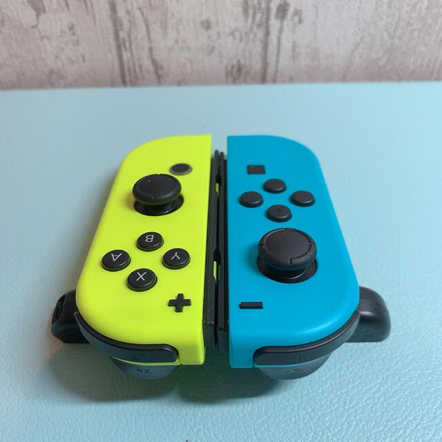 Nintendo Switch(ニンテンドースイッチ)の専用イエロー Switch 右ジョイコン エンタメ/ホビーのゲームソフト/ゲーム機本体(その他)の商品写真