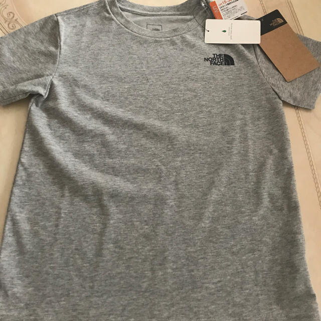 THE NORTH FACE(ザノースフェイス)のノースフェイス ジュニア キッズ 半袖Tシャツおまけ付き   NTJ12172  キッズ/ベビー/マタニティのキッズ服女の子用(90cm~)(Tシャツ/カットソー)の商品写真