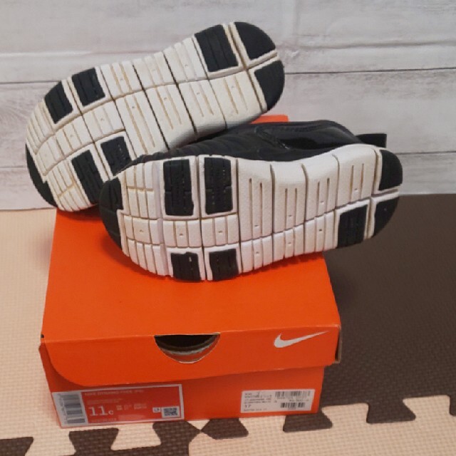 NIKE(ナイキ)のNIKE ダイナモフリーPS キッズ/ベビー/マタニティのキッズ靴/シューズ(15cm~)(スニーカー)の商品写真