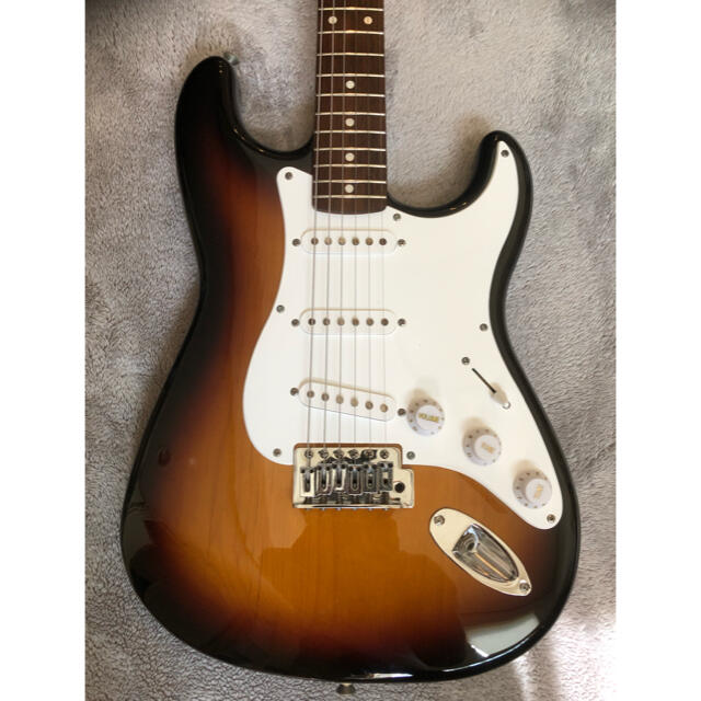 Fender(フェンダー)のSquier by Fender STRAT サンバースト　メンテナンス済み 楽器のギター(エレキギター)の商品写真