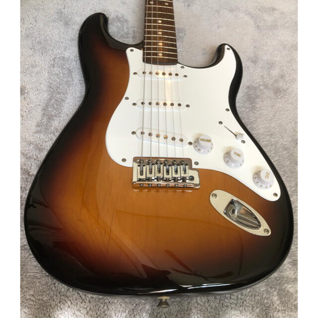 Fender(フェンダー)のSquier by Fender STRAT サンバースト　メンテナンス済み 楽器のギター(エレキギター)の商品写真