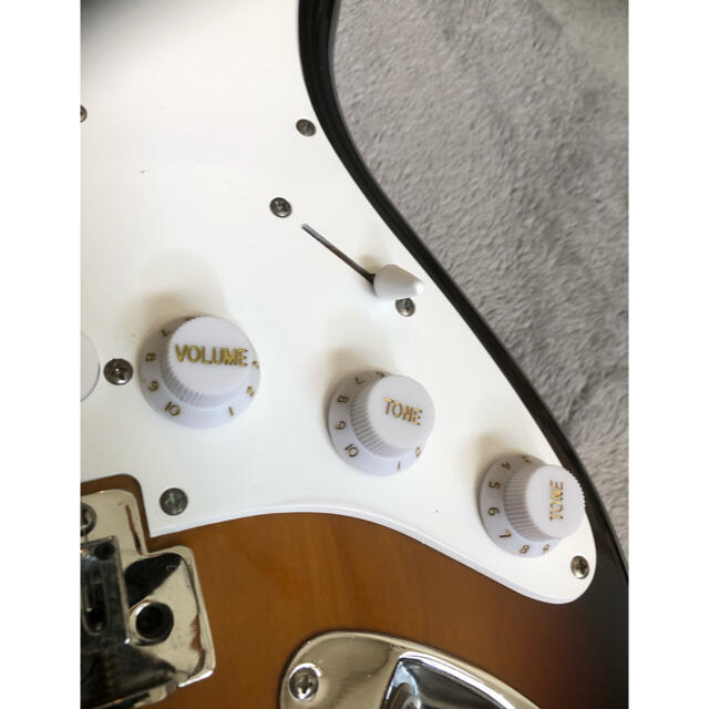 Fender(フェンダー)のSquier by Fender STRAT サンバースト　メンテナンス済み 楽器のギター(エレキギター)の商品写真