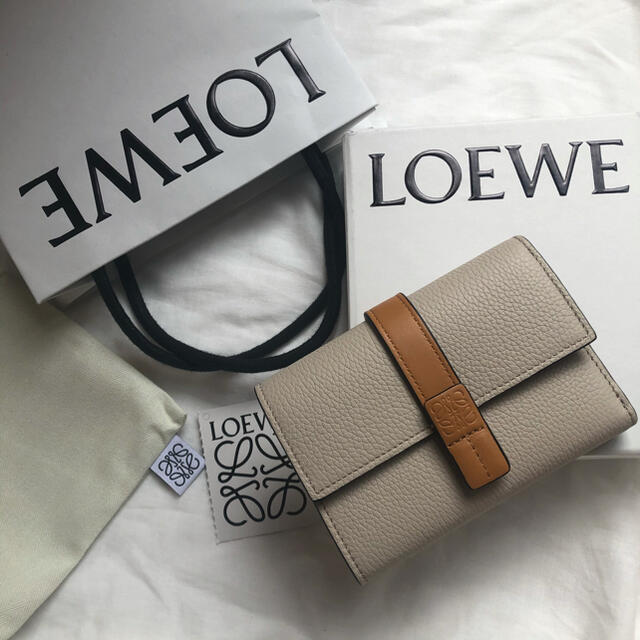 ロエベ  折り財布　スモールバーティカルウォレット　LOEWE 2つ折り