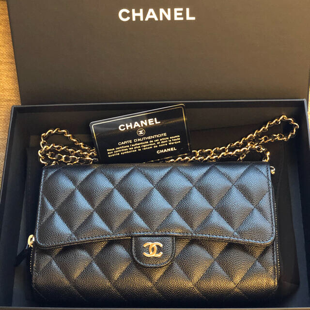 2021春夏新作　 CHANEL スマホケース付きチェーンウォレット