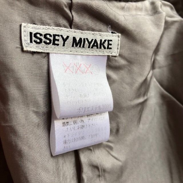 ISSEY MIYAKE(イッセイミヤケ)のISSEY MIYAKE  イッセイミヤケ プリーツジャケット グレー Mサイズ レディースのジャケット/アウター(テーラードジャケット)の商品写真
