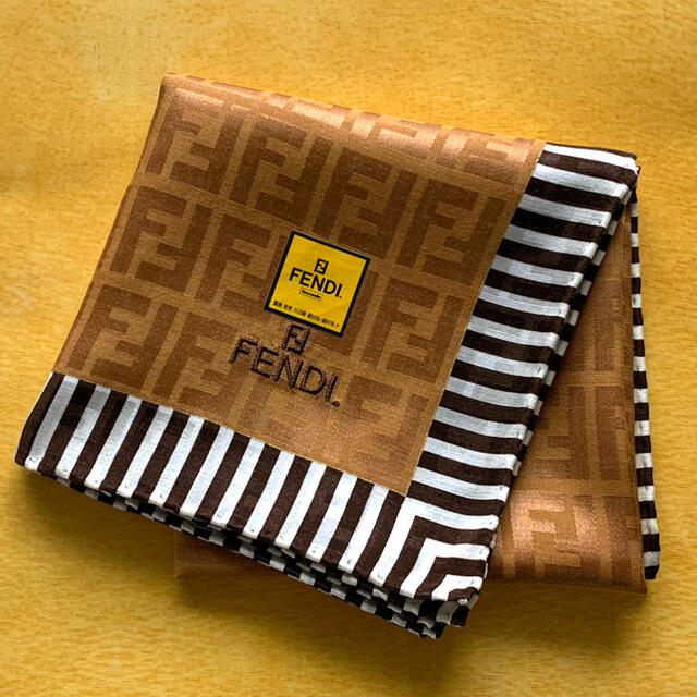 FENDI(フェンディ)の専用★フェンディ シルク混スカーフ N★ズッカブラウン★未使用♪ レディースのファッション小物(バンダナ/スカーフ)の商品写真