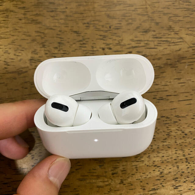 Apple(アップル)のairpods pro 本体のみ スマホ/家電/カメラのオーディオ機器(ヘッドフォン/イヤフォン)の商品写真