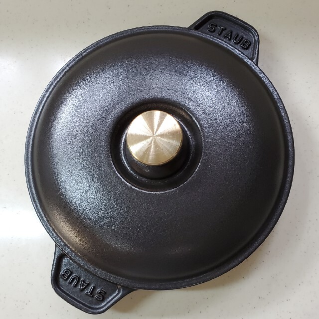 STAUB(ストウブ)のストウブ（Staub）ラウンドホットプレート20センチ インテリア/住まい/日用品のキッチン/食器(鍋/フライパン)の商品写真