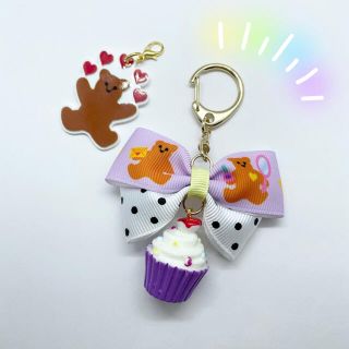 ハンドメイド キーホルダー リボン チャーム付き(キーホルダー/ストラップ)