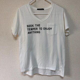 イング(INGNI)のINGNI 白　ロゴTシャツ　Ｖネック(Tシャツ(半袖/袖なし))