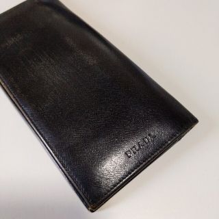 プラダ(PRADA)のPRADA　長財布　型押しブラック　美品(長財布)