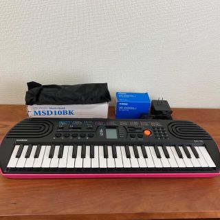 カシオ(CASIO)のアダプター•卓上譜面台付き　ミニキーボード　SA-76PK(キーボード/シンセサイザー)