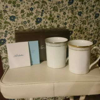 ノリタケ(Noritake)の【ｒｉｃｏ*様専用】ノリタケ ペア マグ マグカップ ハンプシャー  プラチナ(グラス/カップ)