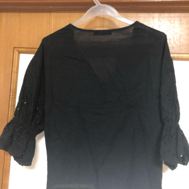 w closet(ダブルクローゼット)のwclosetの黒ブラウス レディースのトップス(カットソー(半袖/袖なし))の商品写真