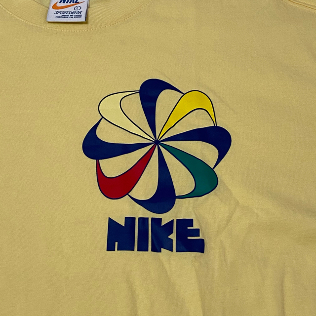 NIKE(ナイキ)の【土日限定セール】NIKE風車Tシャツオレンジタグ復刻版ワンポイントタグプリント メンズのトップス(Tシャツ/カットソー(半袖/袖なし))の商品写真