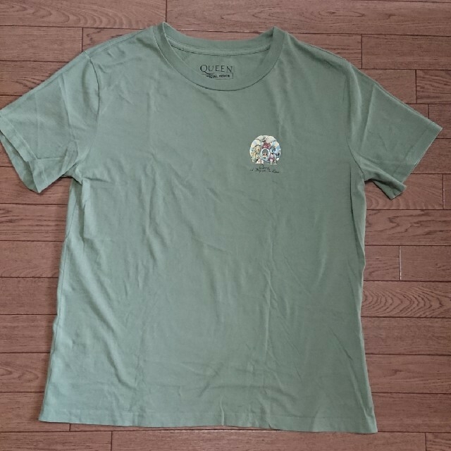 GU(ジーユー)の麿呂ちゃん様 GU QueenTシャツ Lサイズ カーキ レディースのトップス(Tシャツ(半袖/袖なし))の商品写真