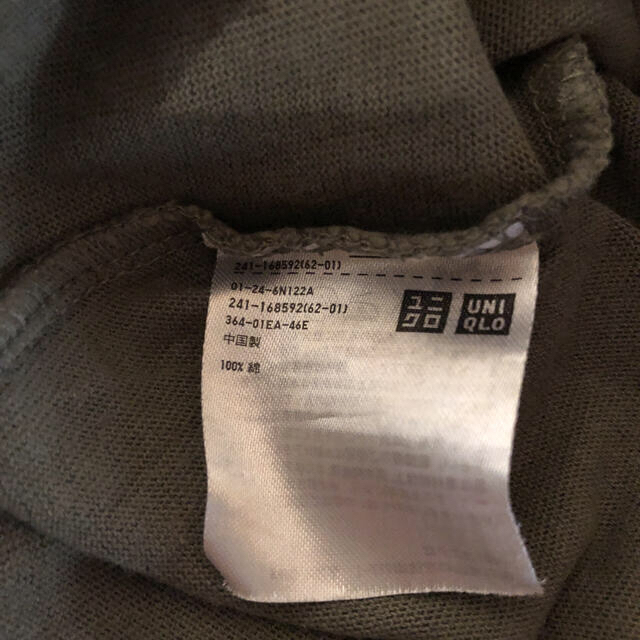 UNIQLO(ユニクロ)のUNIQLO トップス カットソー カーキ レディースのトップス(カットソー(半袖/袖なし))の商品写真