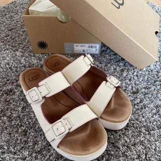 アグ(UGG)のアグ　サンダル　サイズ23 白レザー✨(サンダル)