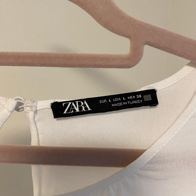 ZARA(ザラ)のZARA ブラウス　パフスリーブ レディースのトップス(シャツ/ブラウス(長袖/七分))の商品写真