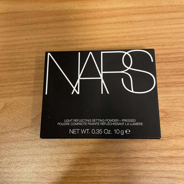 NARS(ナーズ)のNARS ライトリフレクティングセッティングパウダー プレスト N ナーズ コスメ/美容のベースメイク/化粧品(フェイスパウダー)の商品写真