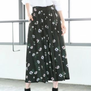 グローバルワーク(GLOBAL WORK)の未使用に近い　グローバルワーク　花柄ワイドパンツ(カジュアルパンツ)