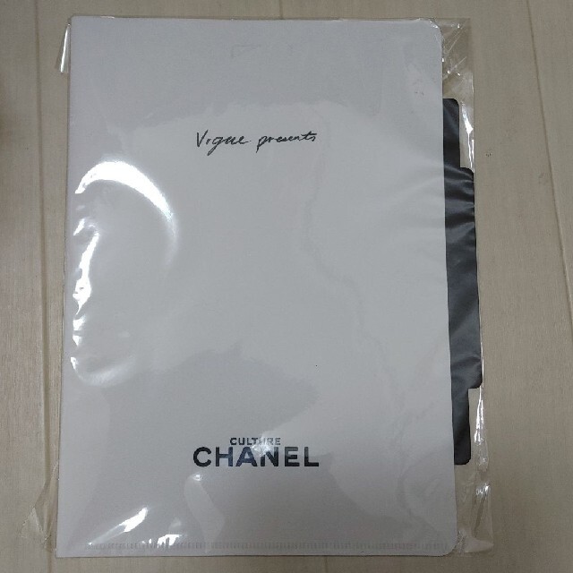 CHANEL(シャネル)の未使用○CHANELノベルティーA4クリアファイル エンタメ/ホビーのアニメグッズ(クリアファイル)の商品写真