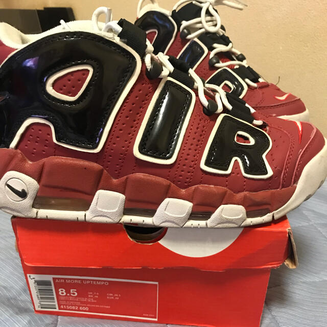 NIKE(ナイキ)のNIKE AIR MORE UPTEMPO.ブルズカラー.26.5cm メンズの靴/シューズ(スニーカー)の商品写真