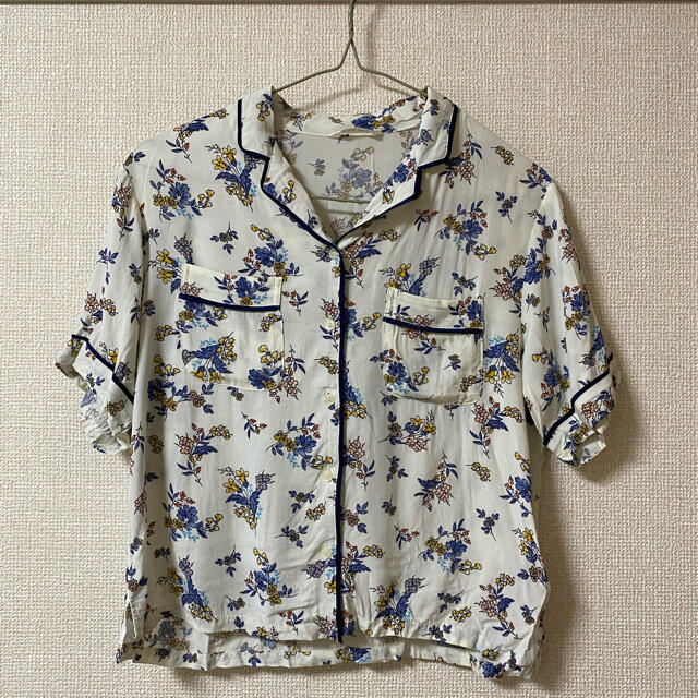 ehka sopo(エヘカソポ)の花柄シャツ レディースのトップス(シャツ/ブラウス(半袖/袖なし))の商品写真